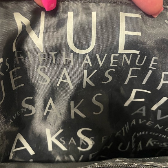 Saks Fifth Avenue Stylish Black Tote Bag - Picture 3 of 8